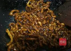 Illustration of how to make Qianjiang shredded pork 9