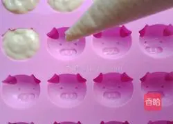 Illustration of how to make mini pig mold cake 7