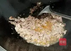 Illustration of how to make fried beef with green pepper 4