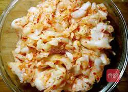 Illustration of how to make kohlrabi kimchi 10