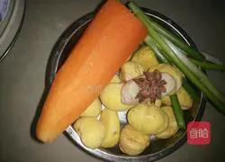 Illustration of how to make braised chestnut and yellow chicken 3