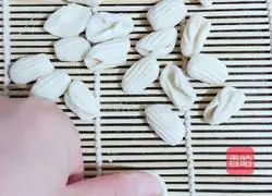 Illustration of how to make Ma Shi (Wo Wo Noodles) 6