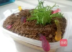 Illustration of how to make earthworm box cake 7