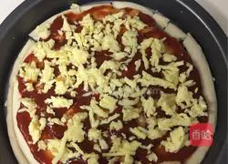 Illustration of how to make ham and cheese pizza 3
