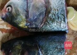 Illustration of how to make casserole fish head tofu 1