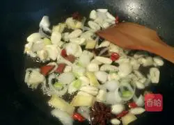 Illustration of how to make curry beef and potatoes 9