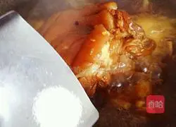 Illustration of how to cook pork elbows in rice cooker sauce 10