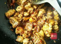 Illustration of how to make green pepper and spicy chicken 6