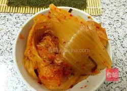 Illustration of how to make kimchi sushi 3