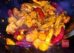 Illustration of how to make spicy chicken wings in dry pot 8