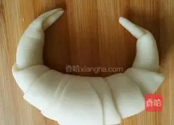 Illustration of how to make croissants 12