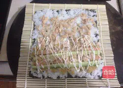 Illustration of how to make tuna sushi 4