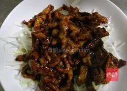 Illustration of how to make shredded pork with fine sauce 3