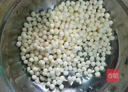 Illustration of how to make Gorgon Lily, Wolfberry and Tremella Soup 1