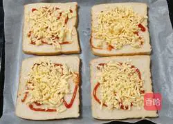 Illustration of how to make ham toast pizza 4