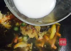 Illustration of how to make braised noodles with shrimp, ham, mushrooms and ham 10 