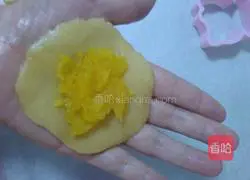 Illustration of how to make pineapple cake with pure pineapple filling 3