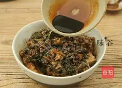 Illustration of home-style braised pork with pickled vegetables 11