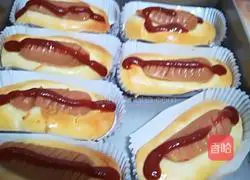 Illustration of how to make sausage and meat floss bread 8