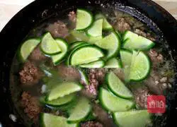 Illustration of how to make donkey meatball and radish soup 6