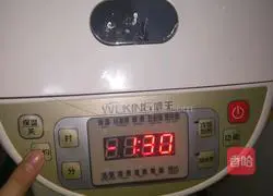 Illustration of how to make sweet-scented osmanthus and yam porridge 5