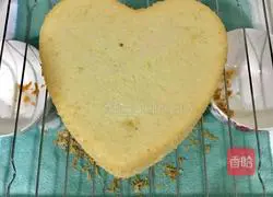 Illustration of how to make eight-inch heart-shaped chiffon cake 13