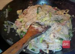 Illustration of stir-fried rice noodles 8