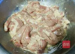 Illustration of how to make salt and pepper strips 7