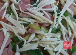 Illustration of how to make delicious homemade asparagus and elbow ham pizza 8