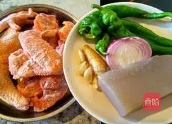 Illustration of Xinjiang's authentic secret recipe of large plate chicken 1