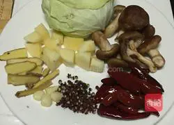 Illustration of how to make spicy chicken wings in dry pot 2