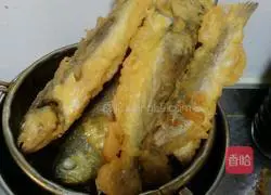 Illustration of how to make salt and pepper small yellow croaker 9