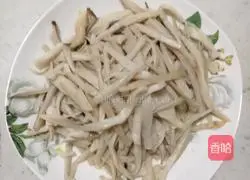 Hand-shredded king oyster mushrooms (Sichuan and Chongqing flavor) Practice illustration 4