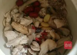 Illustration of how to make chicken soup 5