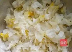 Illustration of how to make Apple, Pear, Red Date, Wolfberry and Tremella Soup 3