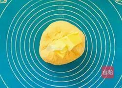 Yoghurt Sun Wreath Bread Recipe Illustration 2