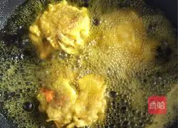 Illustration of how to make crabs with noodles 4