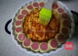 Illustration of how to make ham ring sausage pizza 15