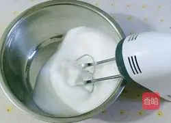 Illustration of how to make local egg chiffon cake 10