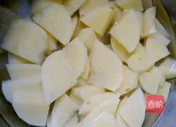 Illustration of how to make dry pot potatoes and shrimps 3