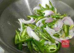 Illustration of how to make beef with green pepper sauce 4