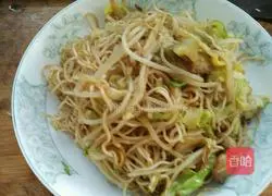 Illustration of how to make Shanxi raw fried noodles 9