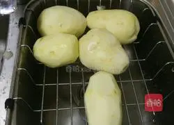 Illustration of how to make potato dough 1