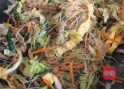 Illustration of how to make Taiwanese fried rice noodles 8
