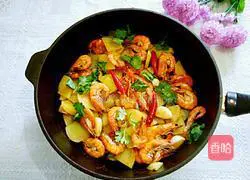 Illustration of how to make dry pot potatoes and shrimps 8