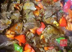 Illustration of how to stir-fry beef breasts 4