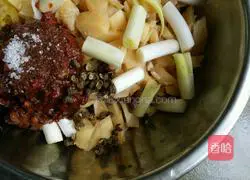 Illustration of spicy and sour pickled fish 4