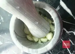 Illustration of how to make spicy and sour noodles 3