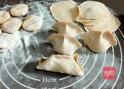 Illustration of how to make vegetable skin dumplings 8