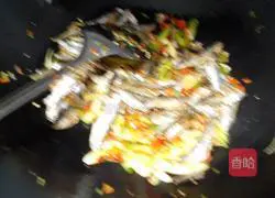 Illustration of how to make spicy dried fish 7